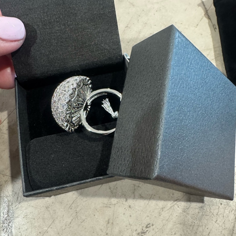Eye Candy Glittering Silver “disco ball” ring!SO FUN! Fabulous fashion(CZ/brass)